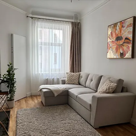 Cozy Center Next To Old Town Апартаменты